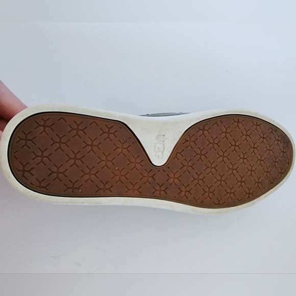 UGG - Picture 7 of 7